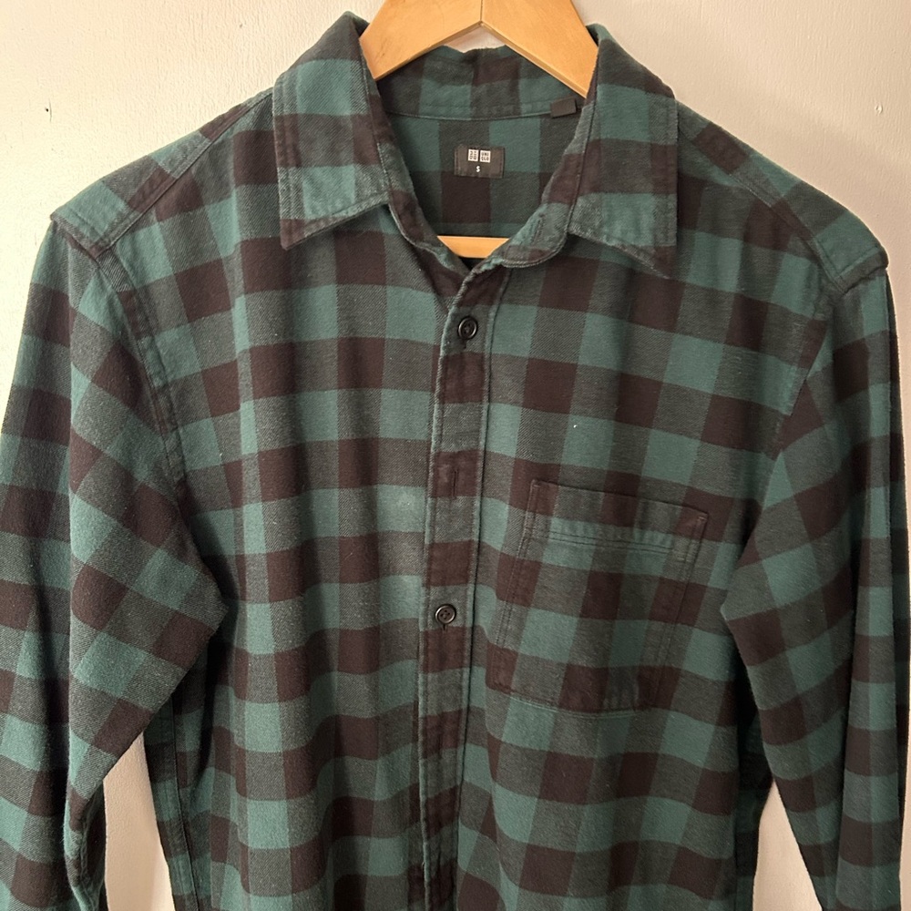 Uniqlo Green Lumberjack Plaid Button Down Shirt